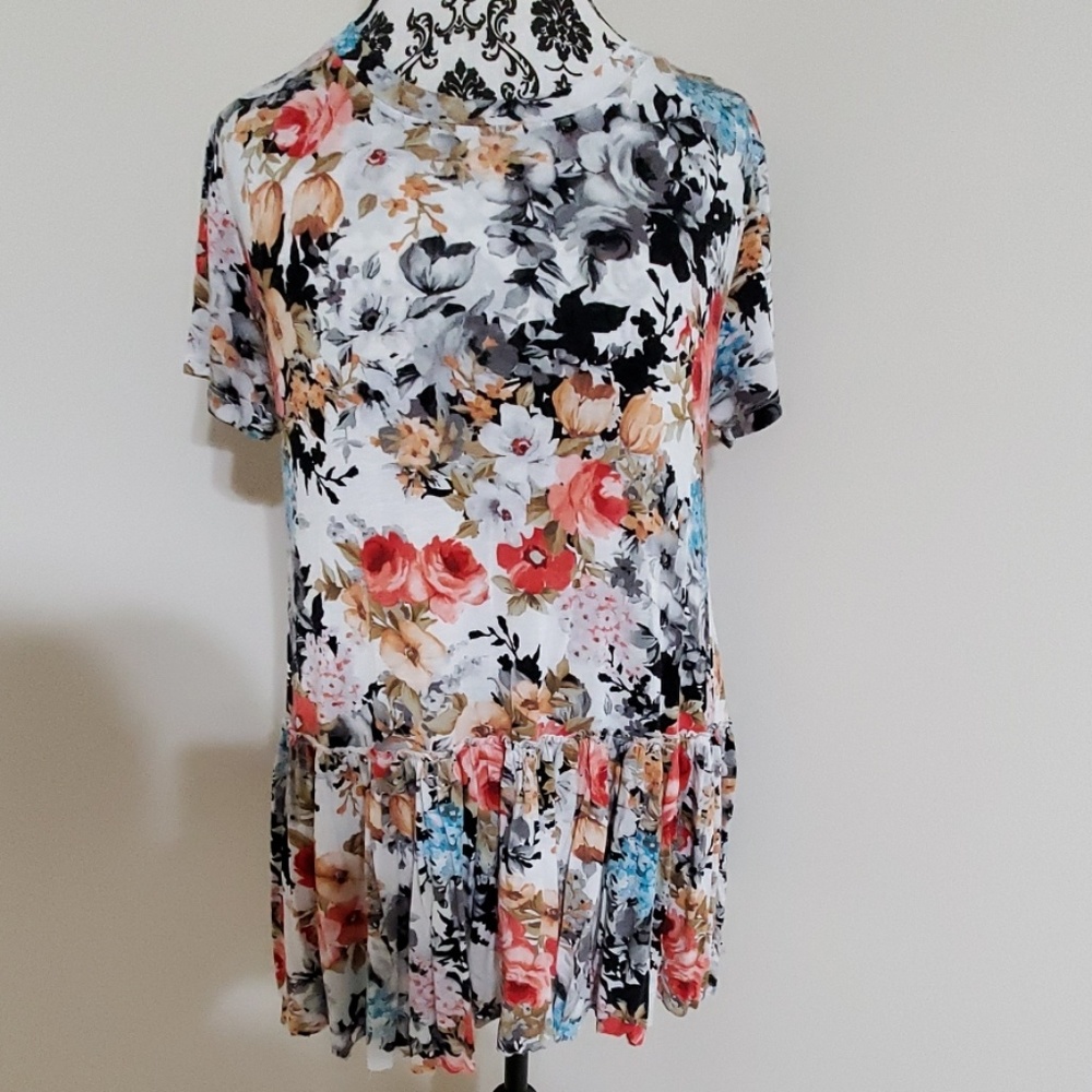 Agnes and Dora Floral Top with Ruffled Hem